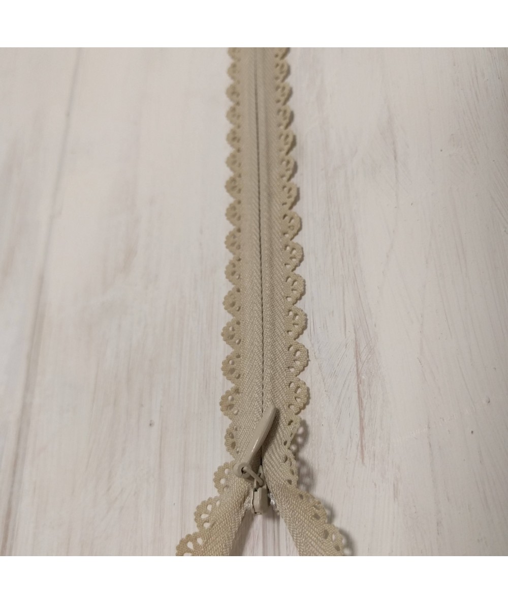 Cerniera Zip Invisibile con Pizzo da 60cm - Beige Notions - 1