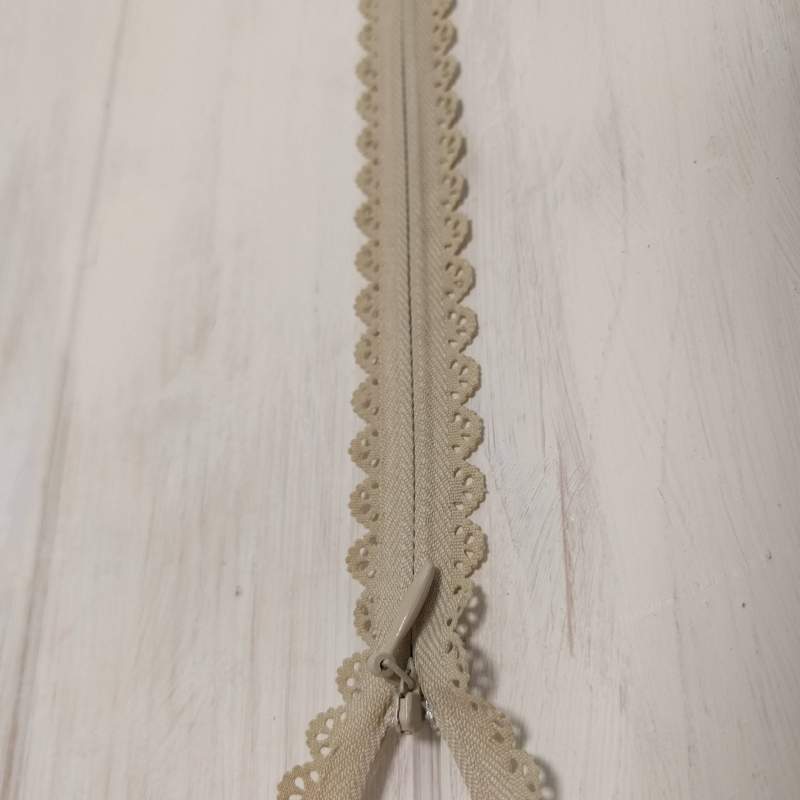 Cerniera Zip Invisibile con Pizzo da 40cm - Beige Notions - 1