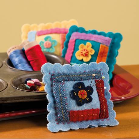 A Little Something - Cute-as-Can-Be Patterns for Wool Stitchery - Martingale Martingale - 9