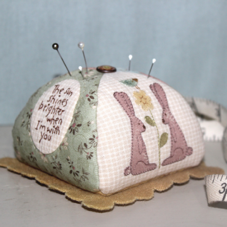 Ma Bunny Pincushion - Cartamodello Punta Spilli di Natalie Bird, The BirdHouse The BirdHouse - 1