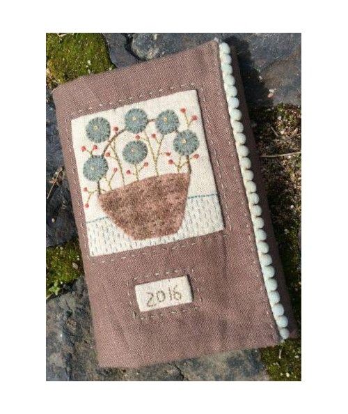 Little Basket Needlebook - Cartamodello Porta Aghi, Anni Downs Hatched and Patched - 1