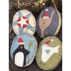 Penguin & the Hare Decorations - Cartamodello Decorazioni di Natale, Anni Downs Hatched and Patched - 1