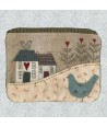 Country Cottage Purse - Cartamodello Astuccio, Lynette Anderson Lynette Anderson Designs - 1 Country Cottage Purse - Cartamodello Astuccio, Lynette Anderson Lynette Anderson Designs - 1