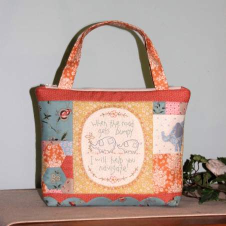 Ellie's Tale - Cartamodello Borsa con Zip e Stitchery prestampato, The BirdHouse by Natalie Bird The BirdHouse - 1