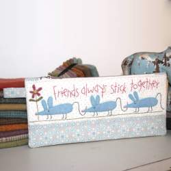 Friends in a Row - Cartamodello Stitchery per Astuccio Porta Matite con Zip, The BirdHouse by Natalie Bird The BirdHouse - 1