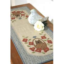 Sweet Pea Table Runner - Cartamodello Runner in Applique da 80 cm, The BirdHouse by Natalie Bird The BirdHouse - 1
