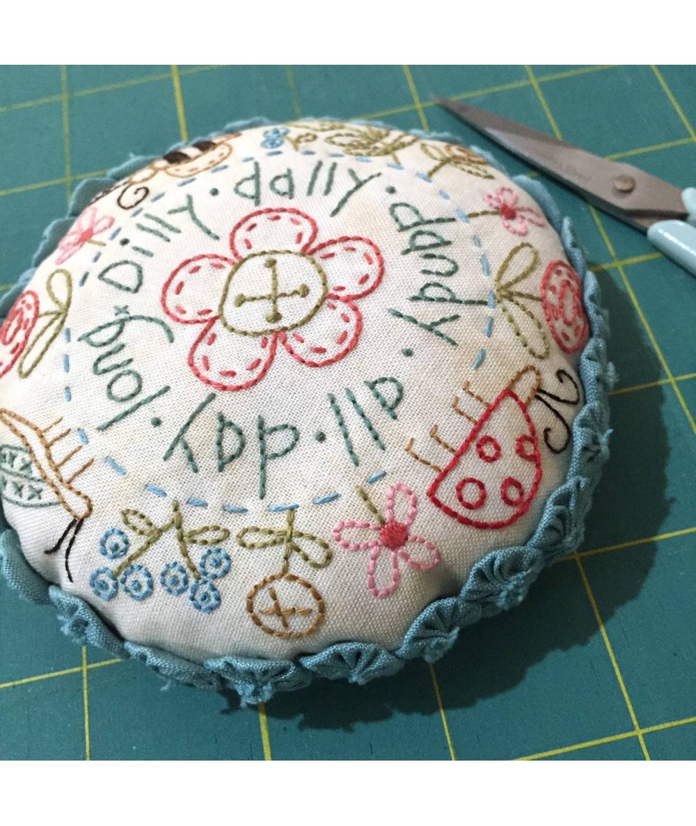 Dilly Dally - Cartamodello Stitchery Puntaspilli, The BirdHouse by Natalie Bird The BirdHouse - 1
