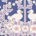 Tilda 110 PlumGarden, Duck Nest Blueberry, fondo blu, nido coppia papere avorio , fiori bianchi e rami lilla Tilda Fabrics - 1