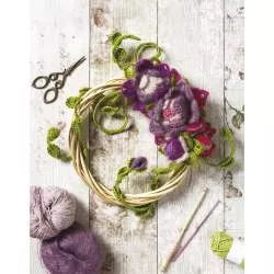 Crocheted Wreaths for the Home, 12 gorgeous wreaths and 12 matching mini projects for all year round by Anna Nikipirowicz