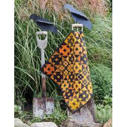 Autumn Bounty - 18 Quilts and Wool Appliqué Projects to Decorate Your Home by Renee Nanneman - Martingale