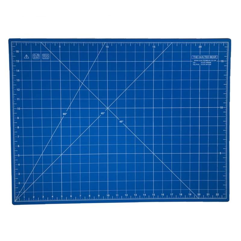 Quilted Bear, Piano di Taglio  24″ x 18″ pollici Colore Blu The Quilted Bear - 1