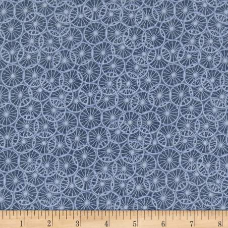 Marcus Fabrics Journey to America, Tessuto Fondo Beige con Disegno Fiori Azzurro Oasis Fabrics - 1