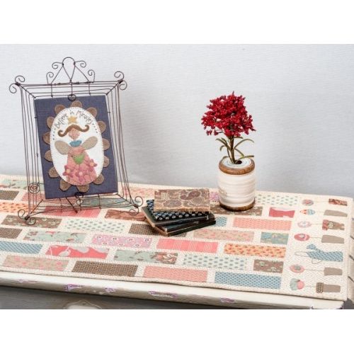 KIT di Tessuti per Garden Patch Table Runner di Anni Downs Hatched and Patched - 1
