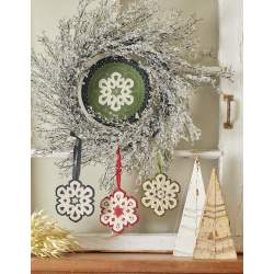 Jingle All the Way - 40 Small Stitcheries to Make Your Home Merry by Debbie Busby Martingale - 6