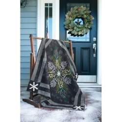 Midnight Mistletoe Quilt dalla rivista Primitive Quilts - Kit di tessuti Roberta De Marchi - 1