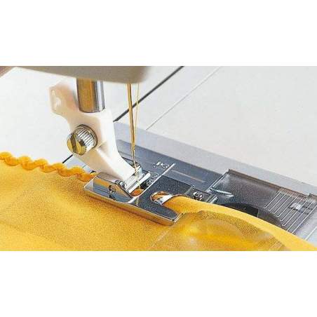 Piedino orlatore 3 mm “Bambola” - Husqvarna Viking 3 mm Shelled Rolled Hem Foot