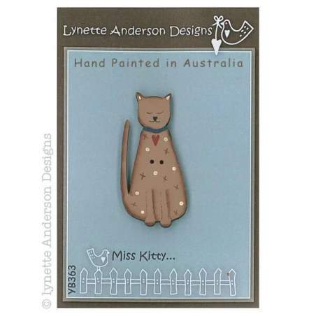 Lynette Anderson Designs, Bottone Legno, 'Miss Kitty' Lynette Anderson Designs - 1