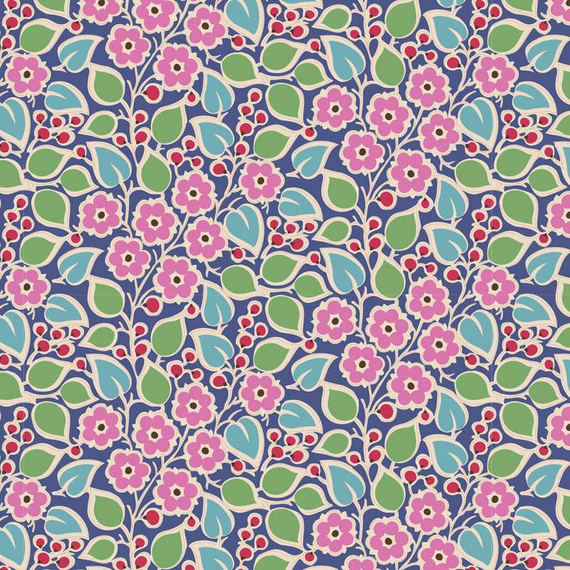 Tilda Pie in the Sky TopsyTurvy Blue- Tessuto Fondo Blu con folto motivo Floreale Rosa con bacche rosse e foglioline verde acqua