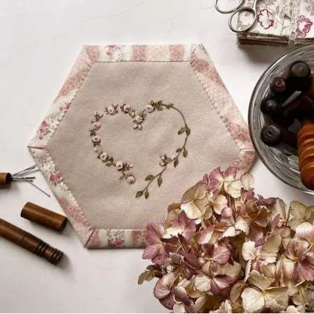 Esagono 27 Il Cuore di Rose - Cartamodello PDF C’era una volta l’Esagono