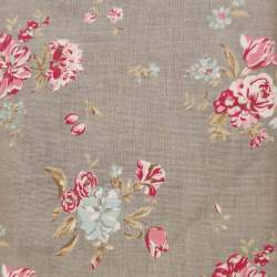 Tessuto Tortora con Rose Rosse e Fiori Azzurri - Padstow Range, Moda Fabrics Moda Fabrics - 1