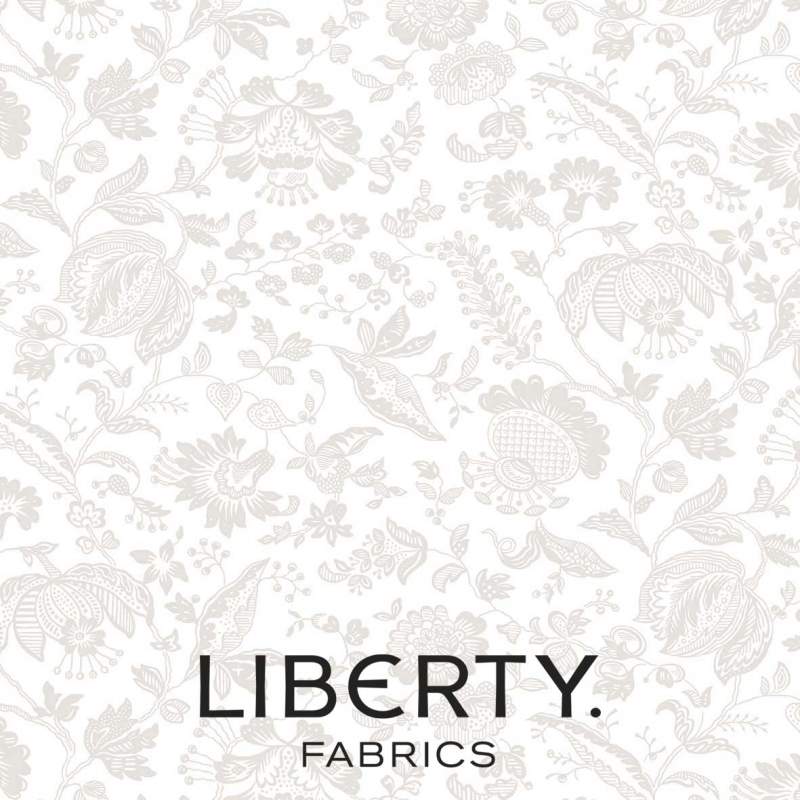 Lasenby Silhouette Cream on Cream Victoria Lace Floral, Tessuto Crema con fiori e ramage tono su tono - Liberty Fabrics Liberty Lasenby Silhouette Cream on Cream Victoria Lace Floral, Tessuto Crema con fiori e ramage tono su tono - Liberty Fabrics Liberty