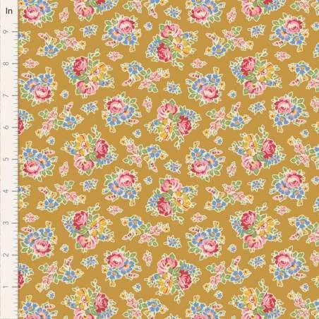 Tilda Jubilee Sue Mustard, tessuto giallo mostarda con fiorellini