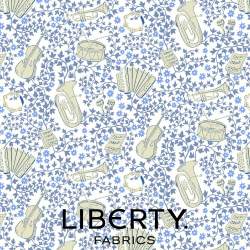 Garden Party Collection, Musical Meadow, tessuto bianco con motivi blu e strumenti musicali - Liberty Quilting