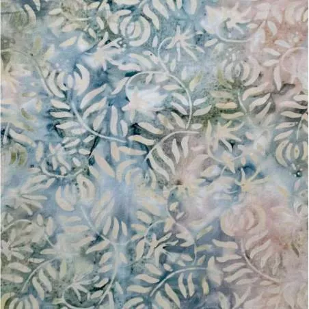 Tessuto Batik con rami e foglie beige su sfumature blu rosa e verdi