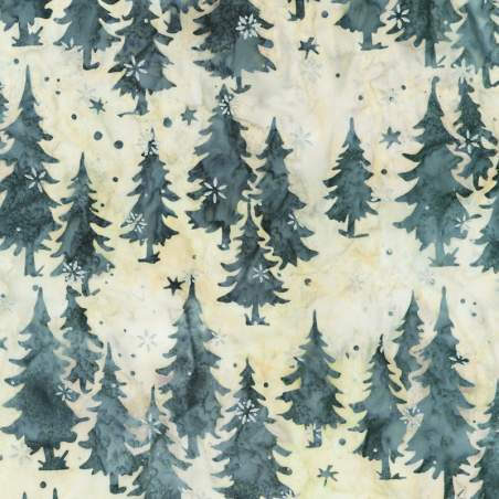 Artisan Batiks: Winter Pines, Quartz by Lunn Studios, tessuto batik chiaro con abeti - Robert Kaufman