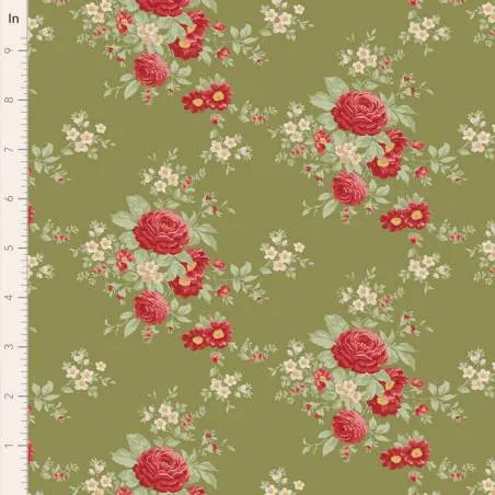 Tilda Merry Little Christmas, Carol Moss, tessuto con rose rosse su fondo verde muschio Tilda Fabrics - 1