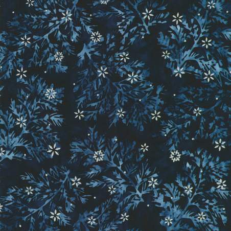 copy of Artisan Batiks: Winter Pines, Vanilla by Lunn Studios, tessuto batik crema con foglie di abeti - Robert Kaufman