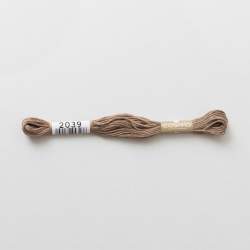 2039 COSMO - Filo da ricamo giapponese COSMO - Mouliné Size 25 in cotone a 6 capi