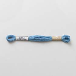 Filo da ricamo giapponese COSMO 2253 - Mouliné Size 25 in cotone a 6 capi