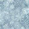 Artisan Batiks: Winter Pines, Overcast by Lunn Studios, tessuto batik grigio scisto con fiocchi di neve - Robert Kaufman Robert 