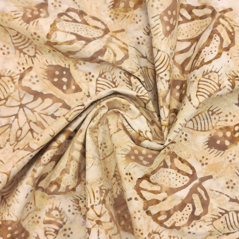 Tessuto Batik beige con foglie e rami - Moda Fabrics, Color Splash Batiks