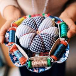 Nido Porta Accessori di Cucito con Puntaspilli - Kit e Cartamodello Roberta De Marchi - 1