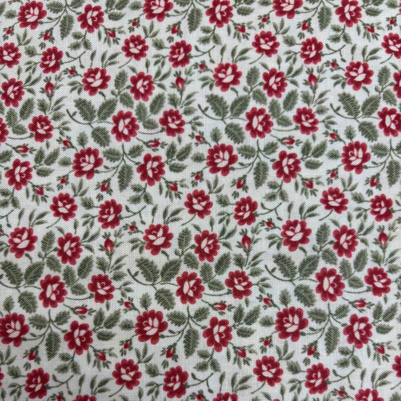 Moda Fabrics, collezione Under The Mistletoe, tessuto crema con fiori rossi Moda Fabrics - 1