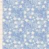 Tilda Something Blue, Blushbloom Blue,tessuto con tappeto di fiori bianchi su fondo azzurro Tilda Fabrics - 1