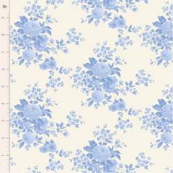 Tilda Something Blue, Carol Pale Blue, tessuto con rose azzurre su fondo crema Tilda Fabrics - 1