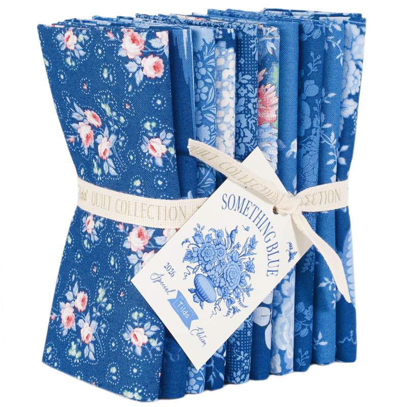 Tilda Something Blue, Fat Quarter Bundle Dark, 10 Fat Quarter da 50 x 55 cm in tonalità scure Tilda Fabrics - 1