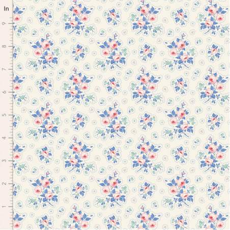 Tilda Something Blue, First Kiss Cream, tessuto con piccoli fiori e motivo a puntini su fondo crema Tilda Fabrics - 1
