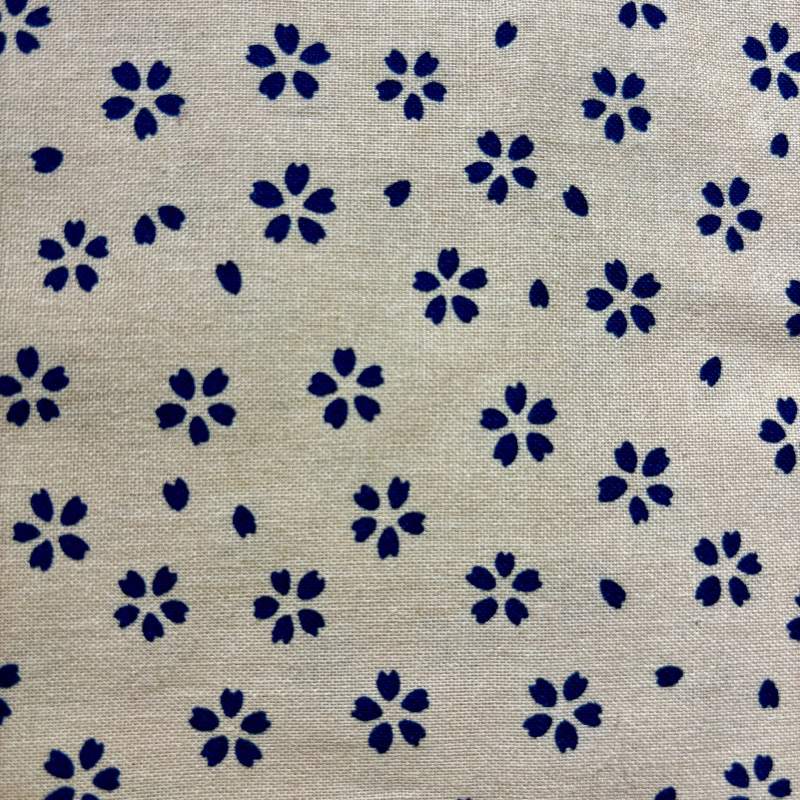 Sevenberry Kasuri Gold, Tessuto Beige con fiorellini blu- Robert Kaufman Robert Kaufman - 1