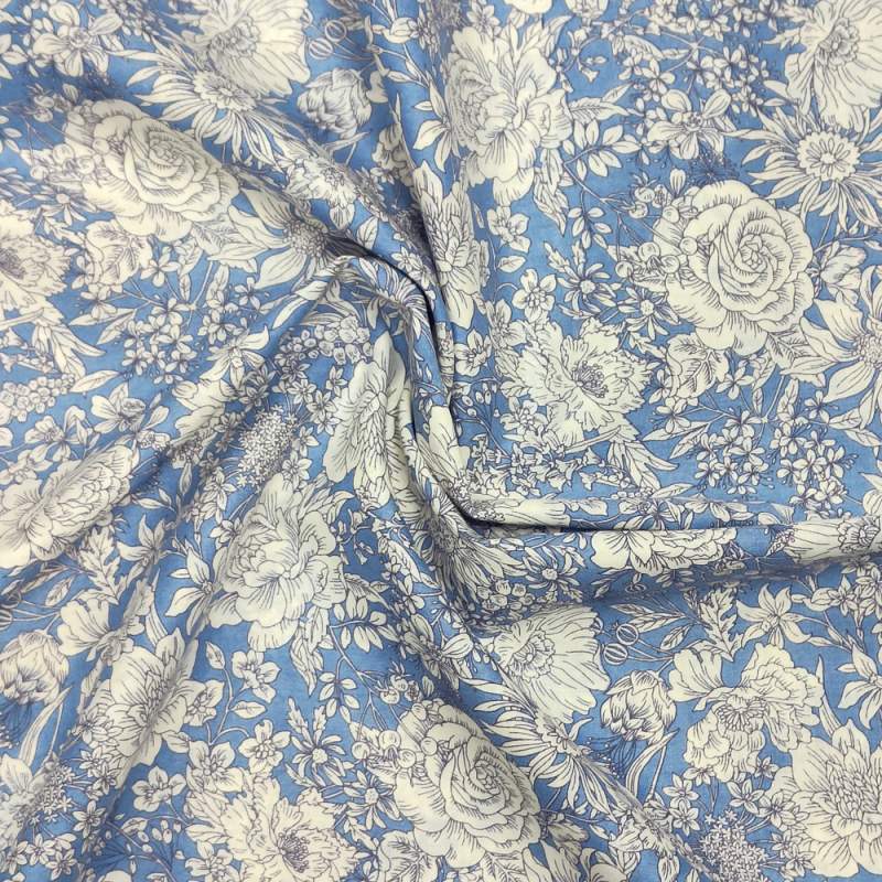Tessuto Batista di Cotone con fondo azzurro e fiori bianco latte - The Modern Garden, Cosmo Textiles Cosmo Textile - 1