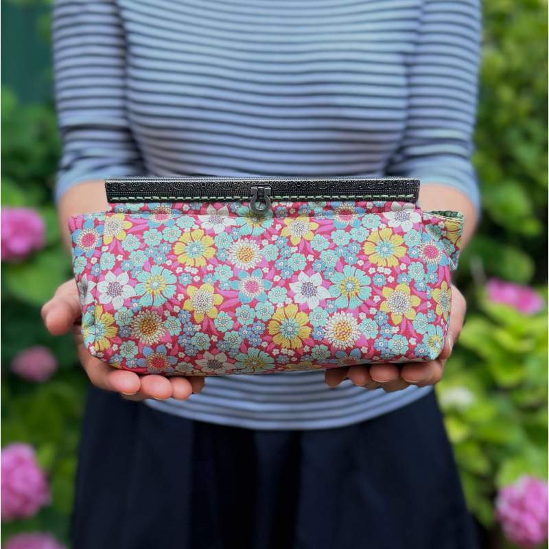 Pochette Multitasca con 2 tasche e chiusura metallica dritta - Kit e Cartamodello Roberta De Marchi - 2