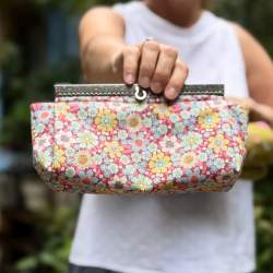Pochette Multitasca con 2 tasche e chiusura metallica dritta - Kit e Cartamodello in 3 varianti colore Roberta De Marchi - 4