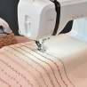 Necchi Creator C400 - Macchina elettronica per Quilting mentre cuce righe parallele di punti decorativi Necchi Creator C400 - Macchina elettronica per Quilting mentre cuce righe parallele di punti decorativi