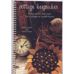 Cottage Keepsakes - A year of Pin Pals from The Cottage at Cardiff Farms, di Kathy Cardiff e Taylor Olvera Stim Italia srl - 1