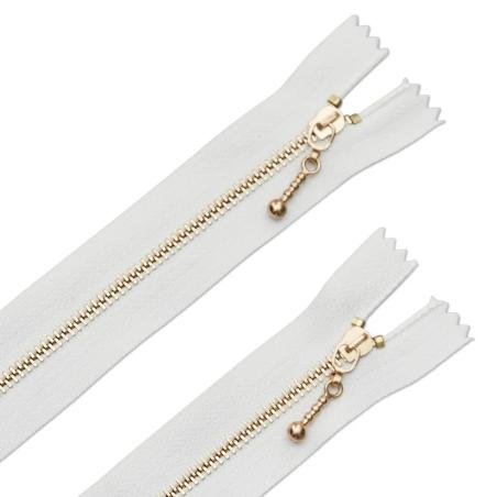 2 Cerniere Lampo con Zip da 20 cm con cursore a goccia - Colore Oro su Bianco Zakka Workshop - zoom su cerniere ruotate