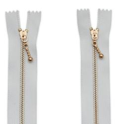 2 Cerniere Lampo con Zip da 20 cm con cursore a goccia - Colore Oro su Bianco Zakka Workshop - zoom su cerniere verticali