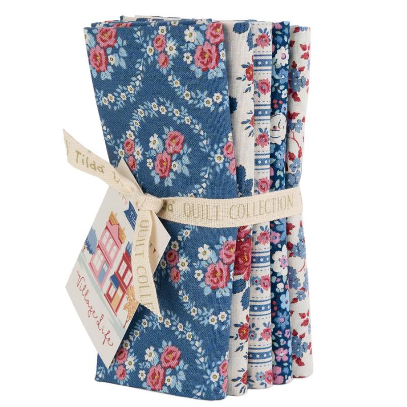 Tilda Village Life Blue, 5 Fat Quarter 48 x 53 cm Blu Tilda Fabrics - 1